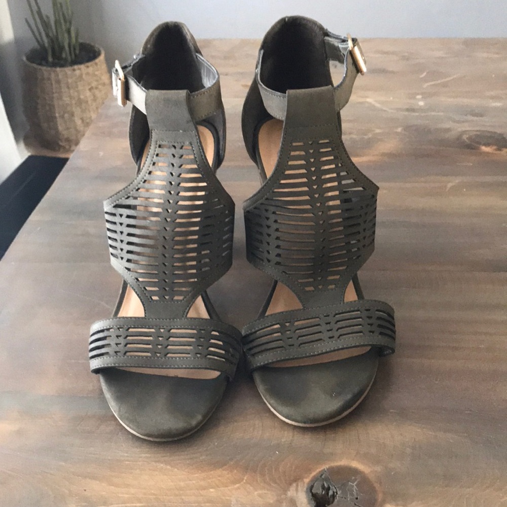 Dark green heels!